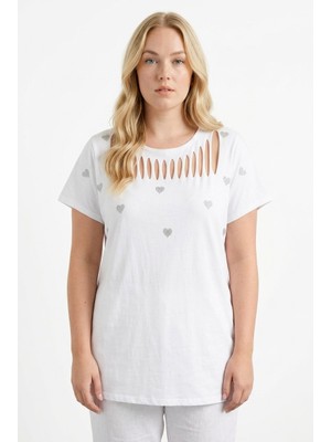 Stil Diva Önü Kesikli Kalp Desenli T-Shirt