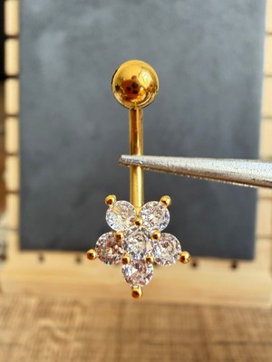 Zadenza Gold 316 L Cerrahi Çelik Papatya Zirkon Altın Göbek Piercingi