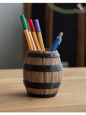 Retro Tasarım Varil Kalemlik – Rustik Masaüstü Düzenleyici Masanızda Eskitme Şıklığı ve Endüstriyel Düzen Bir Arada! Barrel Pen Holder