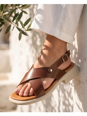 Futsi Shoes Jade Kahverengi Hakiki Deri Çarpraz Tokalı Kadın Sandalet