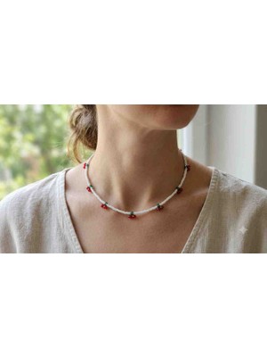 Queens Atölye Kiraz Detaylı Beyaz Boncuk Choker - El Yapımı Ayarlanabilir Kadın Kolye
