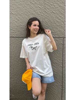 Leilaa Köpek Nakışlı Oversize T-Shirt