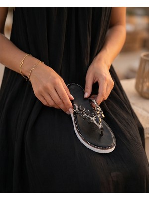 Futsi Shoes Julıette Siyah Hakiki Deri Taş Işlemeli Parmak Arası Kadın Terlik