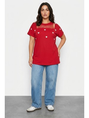Stil Diva Önü Kesikli Kalp Desenli T-Shirt
