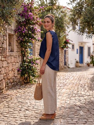 Meltem Collection Sırtı Düğme Detaylı Kolları Fırfırlı Müslin Bluz