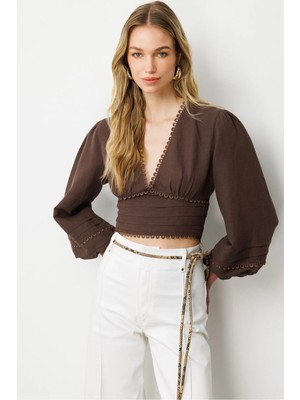 Glenda Kadın Kahve Keten Karışımlı V Yaka Crop Bluz Uzun Kol Güpürlü Fitted Kalıp