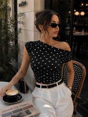 Sy Butik Kadın Siyah Puantiyeli Tek Omuz Drapeli Bluz