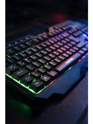 Redline RGK-664 Gaming Keyboard USB 2.0 Gökkuşağı Aydınlatmalı 10 Milyon Tuş Ömrü ile Ergonomik Tasarım