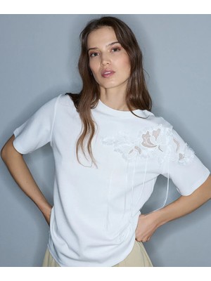 İpekyol Floral Nakışlı Püsküllü Tişört IW6260070147002