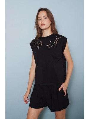 Nisan Triko Cutwork Nakış Detaylı T-Shırt