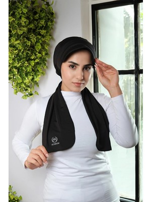 Hürrem Bone Siyah Şapkalı Atkılı Geçmeli Tesettür Bone Swimmy Logolu 2321_01