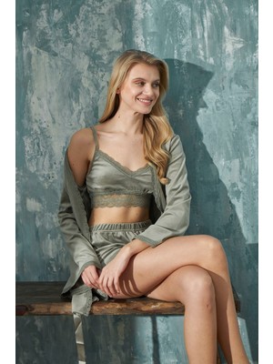 Bebelop Kadın Crop Fransız Kadife Geniş Kol Sabahlıklı Dantel Detaylı Bralet Şortlu Pijama Takımı 3lü Set