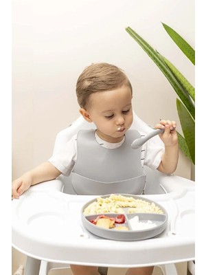 AvantajAl Gri 3’lü Silikon Yemek Seti – Önlük + Diş Kaşıyıcılı Kaşık + Vakumlu Tabak