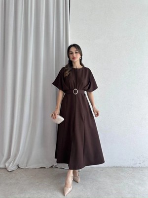 Moda Durağı Kaliteli Midi Elbise Yırtmaç Detaylı Kemerli Kahverengi