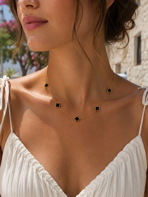 Adata Jewelry Çelik Altın Kaplama Mini Siyah Yonca Model Kolye Gold Renk Ayarlanabilir Uzunluk