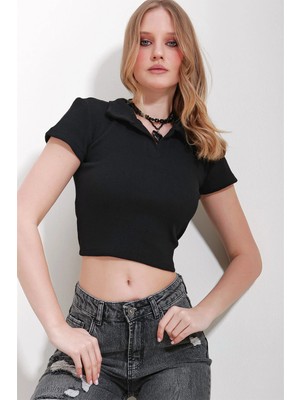 TeknoKapsül Trend Alaçatı Stili Kadın Siyah Polo Yaka Basic Crop Bluz ALC-X11548