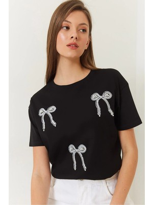 TeknoKapsül Bianco Lucci Kadın Taş ve Fiyonk Detaylı Tshirt 60602005