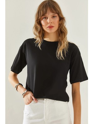 TeknoKapsül Bianco Lucci Kadın Bisiklet Yaka Kısa Kollu Basic T-Shirt 60251202