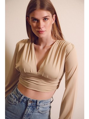 TeknoKapsül Trend Alaçatı Stili Kadın Bej V Yaka Önü ve Beli Büzgülü Sandy Crop Bluz ALC-X7745