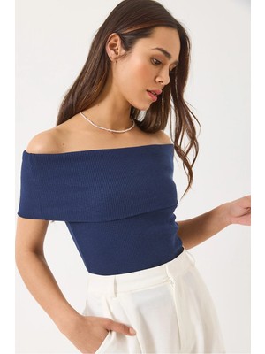 TeknoKapsül Bianco Lucci Kadın Madonna Yaka Fitilli Basic Bluz 60284012