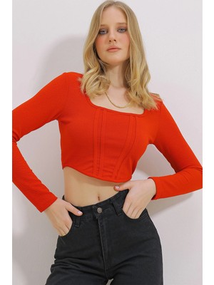 TeknoKapsül Trend Alaçatı Stili Kadın Kırmızı Kare Yaka Önü Dikişli Crop Bluz ALC-X11437