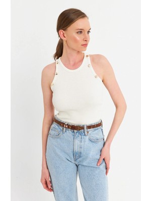TeknoKapsül Cool & Sexy Kadın Beyaz Düğme Detaylı Kolsuz Kaşkorse Bluz TF55