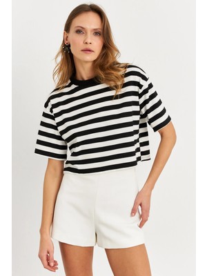 TeknoKapsül Cool & Sexy Kadın Siyah-Beyaz Çizgili Crop Bluz KY7145