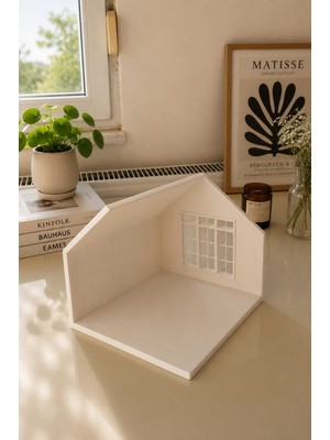 Tiny Cozy Pencere Detaylı Dekoratif Mini Ev Maketi – Masaüstü Raf Süsü