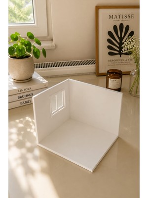 Tiny Cozy Pencere Detaylı Dekoratif Mini Ev Maketi – Masaüstü Raf Süsü