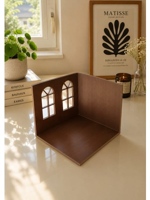 Tiny Cozy Pencere Detaylı Dekoratif Mini Ev Maketi – Masaüstü Raf Süsü