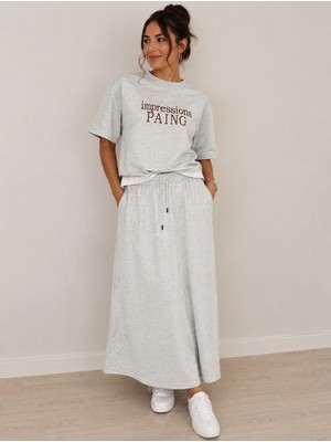 Gri Baskılı Oversize Tişört & Beli Lastikli Maxi Etek Ikili Takım