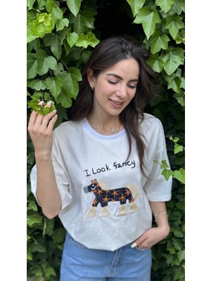 Leilaa Bisiklet Yaka At Nakışlı T-Shirt