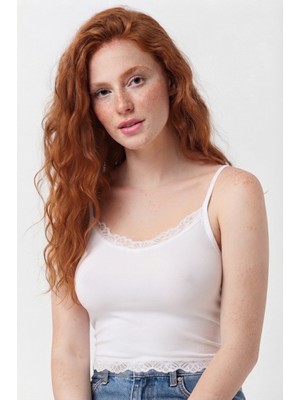 Mistirik Dubara Model Dantel Detaylı Pamuklu Body Crop Askılı Comfort Rahat Kesim Beyaz Renk