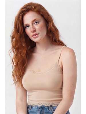 Mistirik Dubara Model Dantel Detaylı Pamuklu Body Crop Askılı Comfort Rahat Kesim Ten Renk