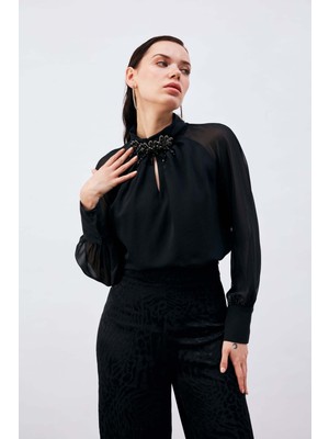 Sateen-Aksesuar Detaylı Bluz