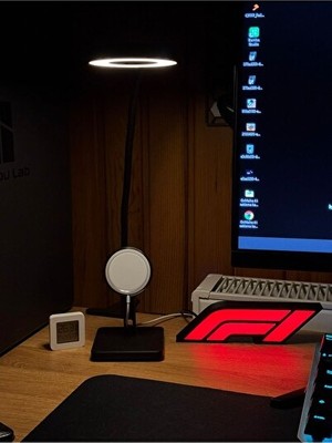 Orvessa F1 Logo LED Masaüstü Aydınlatma - USB Bağlantılı ve Şık Tasarım Masa ve Gece Lambası