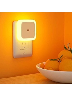 Solvéra Otomatik Amber Renkli Fotoselli Gece Lambası – Enerji Tasarruflu ve Pratik