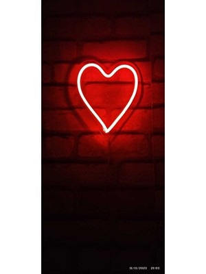 Vaelmont Kırmızı Kalp Neon LED Gece Lambası ile Romantik ve Dekoratif Ortamlar Masa ve Gece Lambası