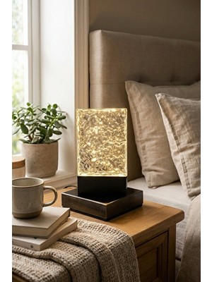 Solvéra Modern Siyah LED Masa Lambası ile Şık Çalışma Alanı Masa ve Gece Lambası