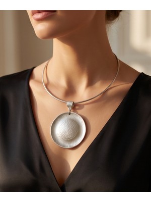 Dilhan Atlay Madalyon  Choker Kolye