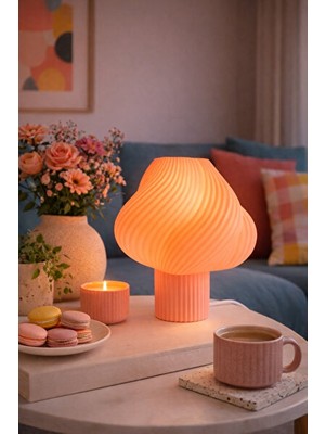 Maison Luré Creamy Strawberry Tasarımlı Masa Lambası ile Sıcak Atmosfer Masa ve Gece Lambası