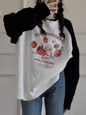 Touz Vintage Reglan Uzun Kollu Strawberry Baskılı Beyaz T-Shirt