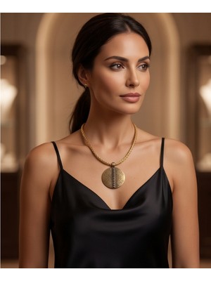 Dilhan Atlay Madalyon Choker  Kolye