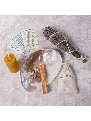 Gndz Home Macabeli Enerji ve Arınma Seti (Incili Sedef Deniz Kabuğutütsülük + Palo Santo Tütsü + Balmumu Mum + Lavanta Tütsü Demeti + Kese Tuz) (Lavanta Seti)