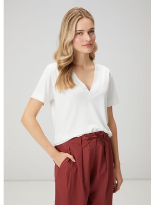  club kırık beyaz yanı yırtmaçlı basic t-shirt