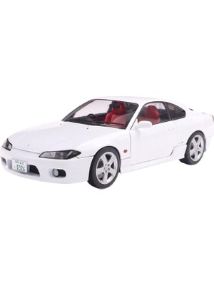 Solido 1999 Nissan Silvia S15 Spec-R Aero Aspen 1:18 White Model Araba
