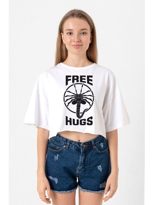 Free Facehugger Hugs Beyaz Kadın Crop Tshirt