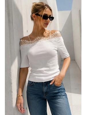 Madmext Beyaz Dantelli Madonna Yaka Slim Fit Tişört MG2743