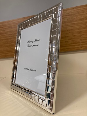 Plus Home Resim Çerçevesi Damalı Model Metal Pirinç Kenarlı Renk Gümüş Büyükboy Ebat 20X25 cm