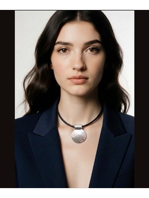 Dilhan Atlay Madalyon Choker Kolye